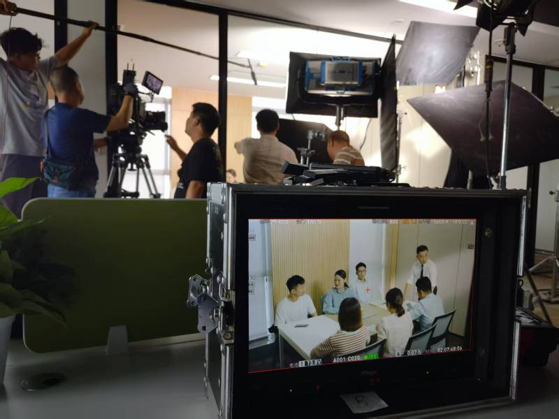 黑山县TVC拍摄公司：科技产品视觉化大师，诠释未来感与功能美学